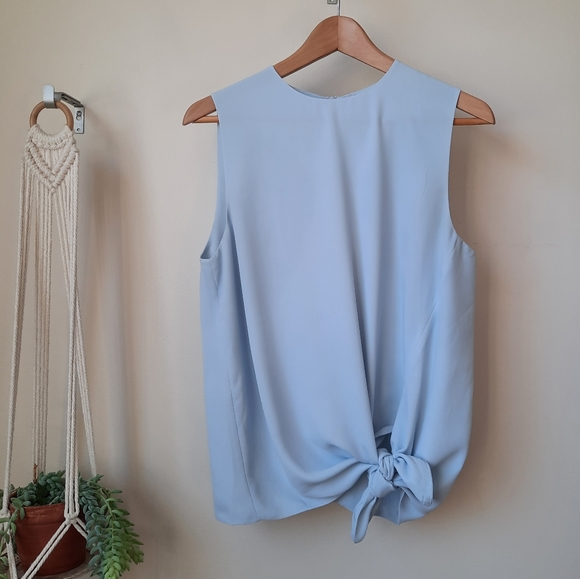 Babaton baby blue sleeveless blouse (M) - Picture 2 of 7
